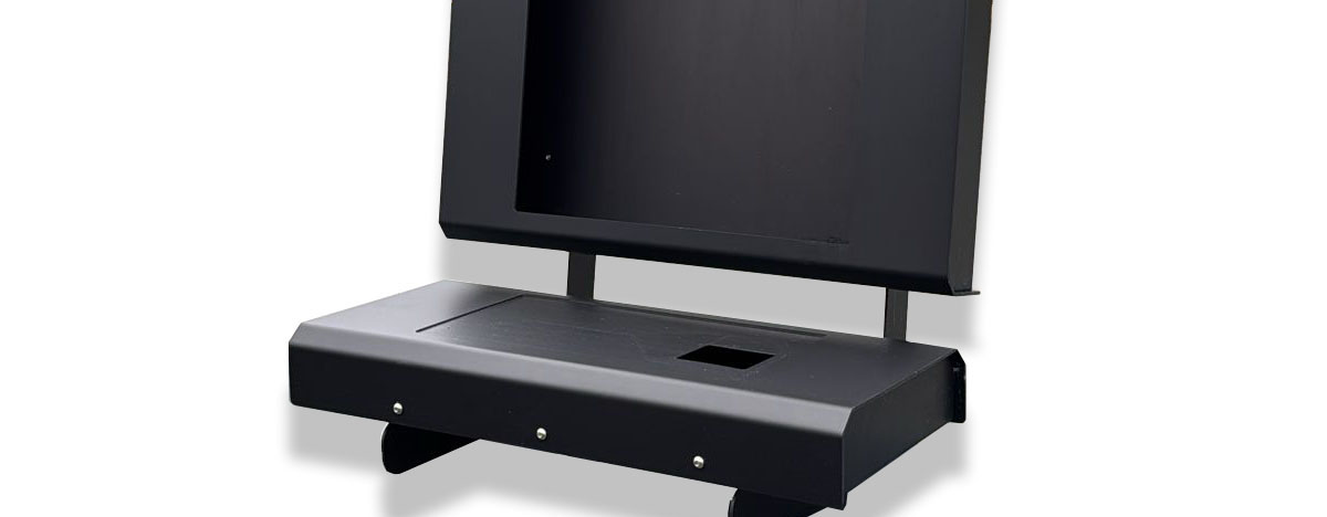 Bedienpult ohne Ausbrüche